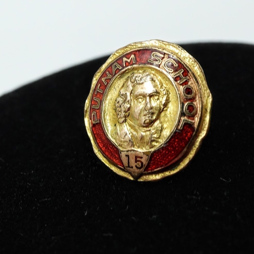 WC Dorrety‎ Boston Gold Filled Putnam School Portrait Medal Pin 15 Memorabilia